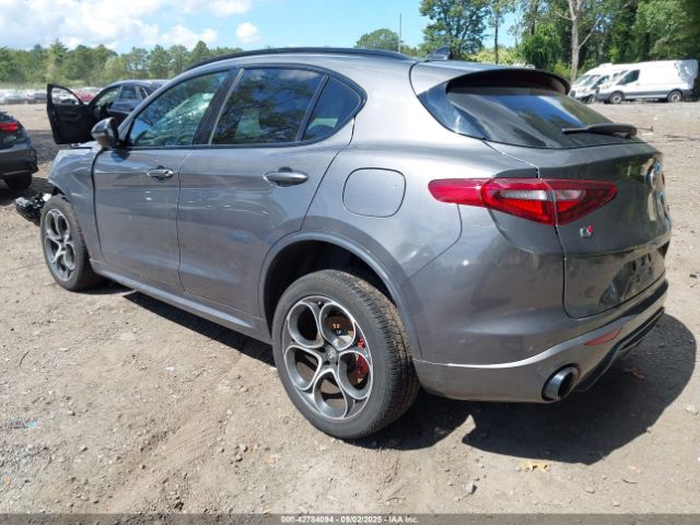 2023 ALFA ROMEO STELVIO ZASPAKBN1P7D65070 Photo 2