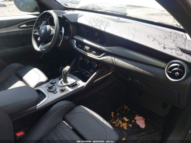 2023 ALFA ROMEO STELVIO ZASPAKBN1P7D65070 Photo 4