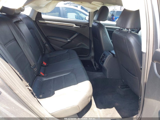 1VWBT7A38GC018334 Volkswagen 2016