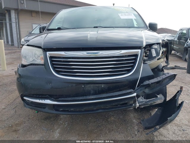 2C4RC1BG2ER217240 Chrysler Town and Country
