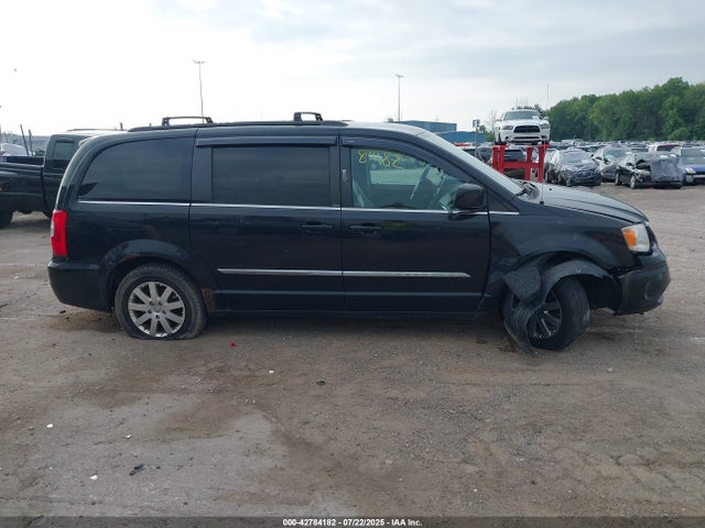 2C4RC1BG2ER217240 Chrysler Town and Country