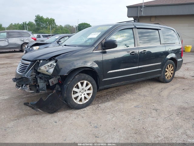 2C4RC1BG2ER217240 Chrysler Town and Country