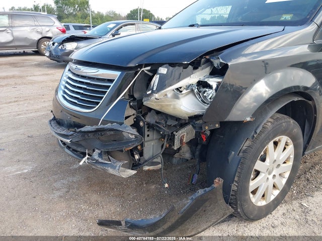 2C4RC1BG2ER217240 Chrysler Town and Country