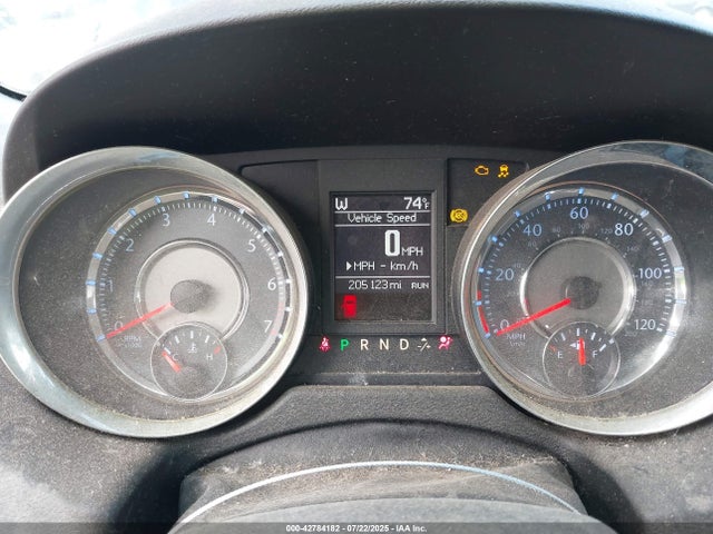 2C4RC1BG2ER217240 Chrysler Town and Country