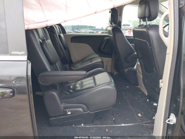 2C4RC1BG2ER217240 Chrysler Town and Country