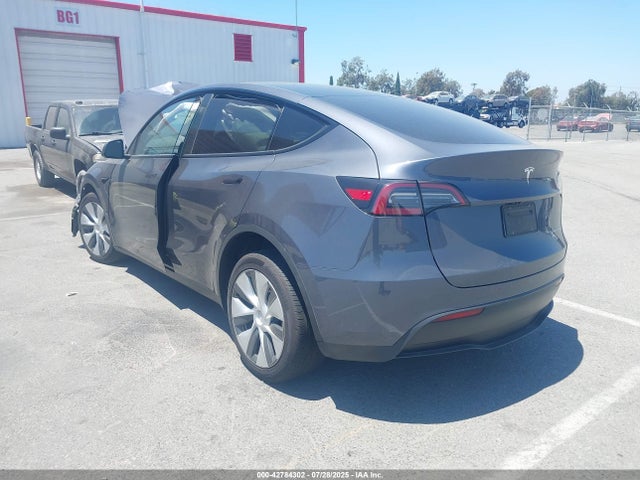 2023 TESLA MODEL Y 7SAYGDEE8PF808816 Photo 2