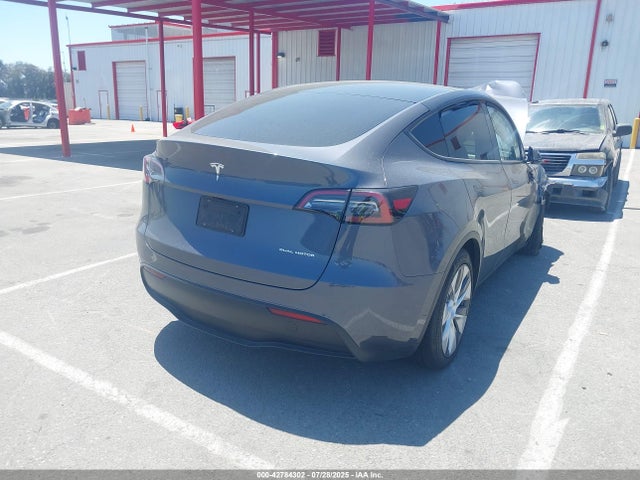 2023 TESLA MODEL Y 7SAYGDEE8PF808816 Photo 3