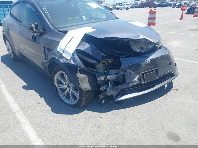 2023 TESLA MODEL Y 7SAYGDEE8PF808816 Photo 5