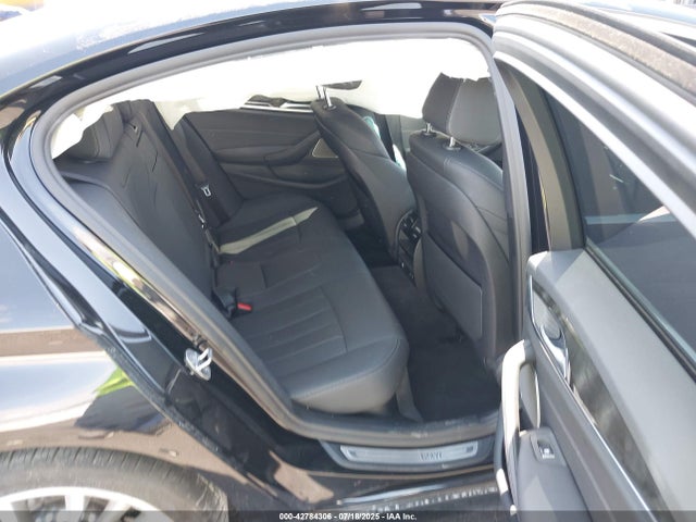 WBA53BH0XNWX68986 BMW 530I