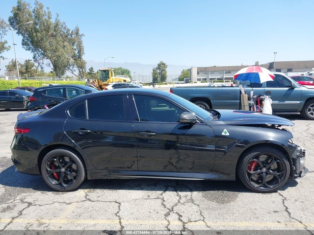 Alfa Romeo 2018 2018 ZARFAEAV3J7576095 Image 14