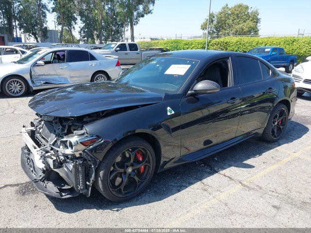Alfa Romeo 2018 2018 ZARFAEAV3J7576095 Image 2