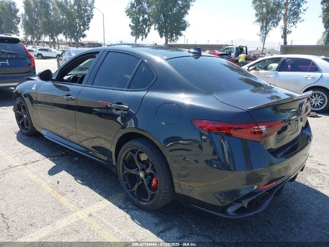 Alfa Romeo 2018 2018 ZARFAEAV3J7576095 Image 3