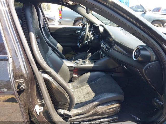 Alfa Romeo 2018 2018 ZARFAEAV3J7576095 Image 5