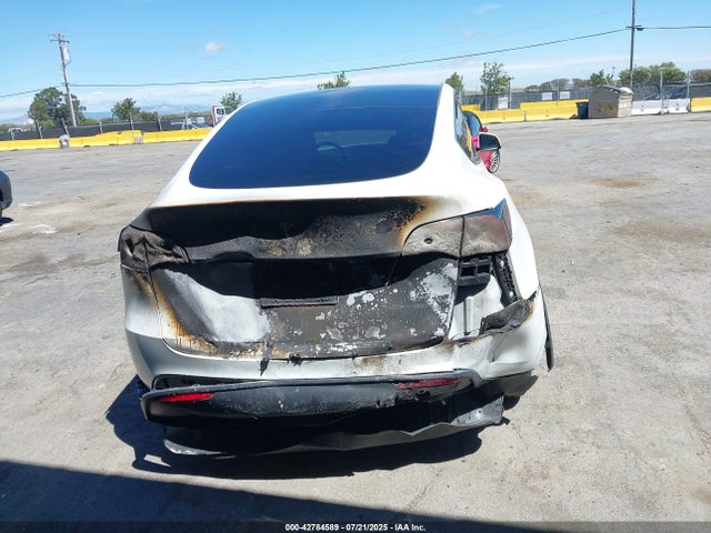 Tesla Model Y 2024 7SAYGDEE0RF056824 Image 15