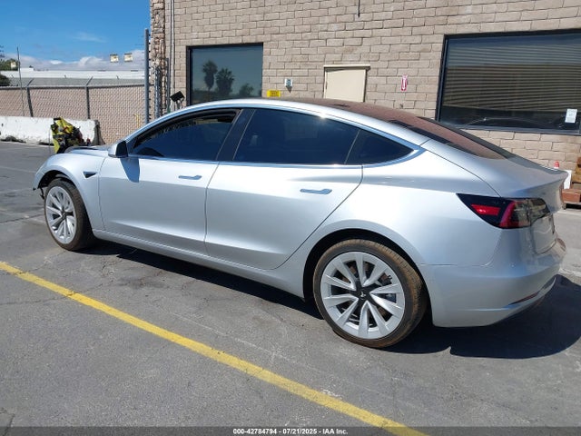 2018 TESLA MODEL 3 5YJ3E1EA4JF009647 Photo 2