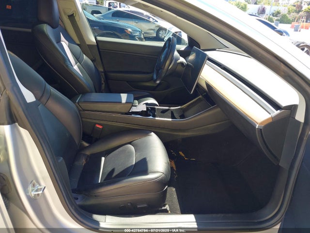 2018 TESLA MODEL 3 5YJ3E1EA4JF009647 Photo 4