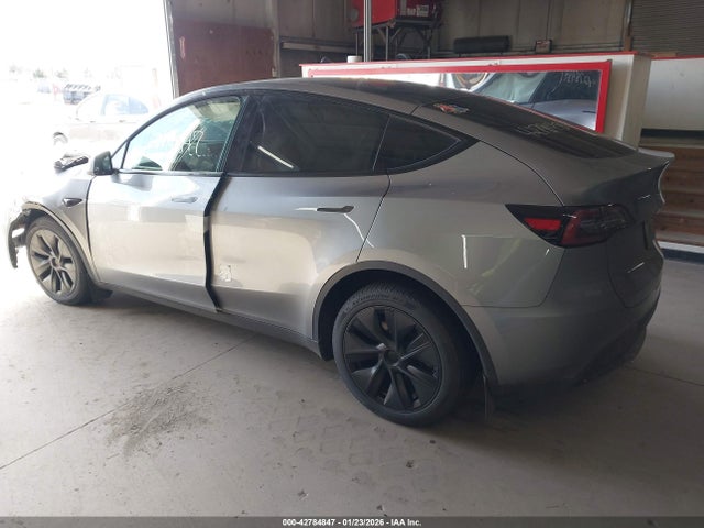 2025 TESLA MODEL Y 7SAYGDEE9SA359782 Photo 2