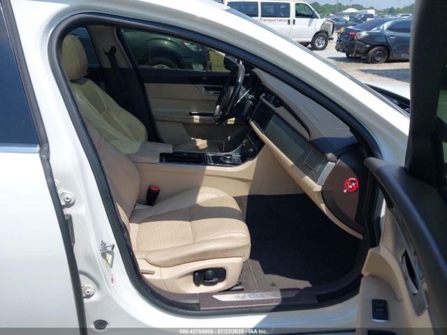 2017 JAGUAR XF SAJBK4BV3HCY35170 Photo 4