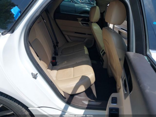 2017 JAGUAR XF SAJBK4BV3HCY35170 Photo 7
