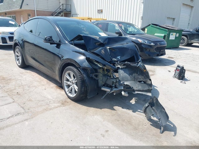 2024 TESLA MODEL Y 7SAYGDEE3RF987169 Photo 0