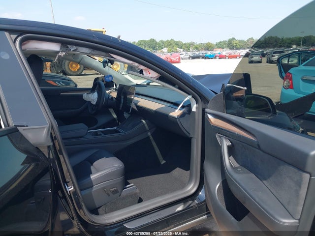 2024 TESLA MODEL Y 7SAYGDEE3RF987169 Photo 4