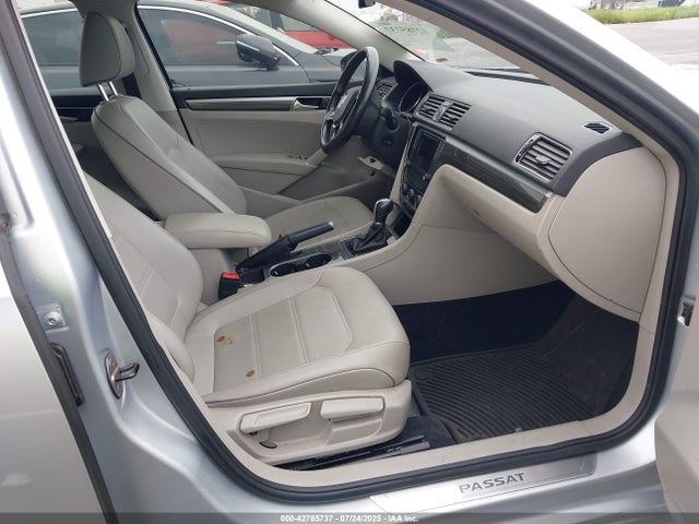 1VWGT7A38HC056816 Volkswagen 1.8 tsi