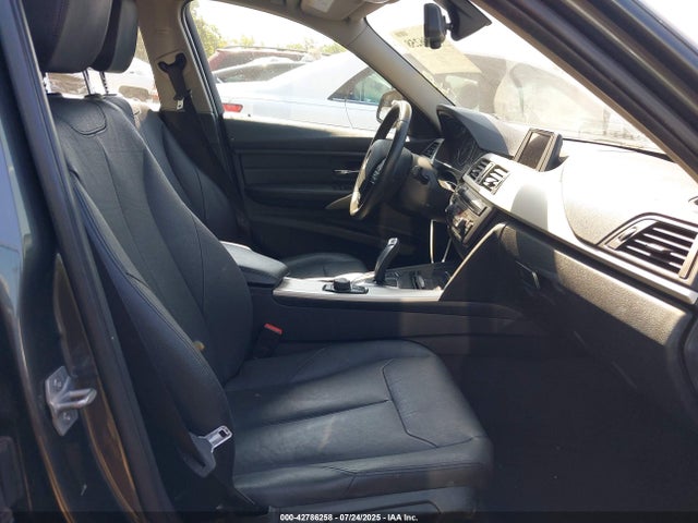 42786258 :رقم المزاد ، WBA3C3C51EP662792 vin ، 2014 Bmw 320i Xdrive مزاد بيع