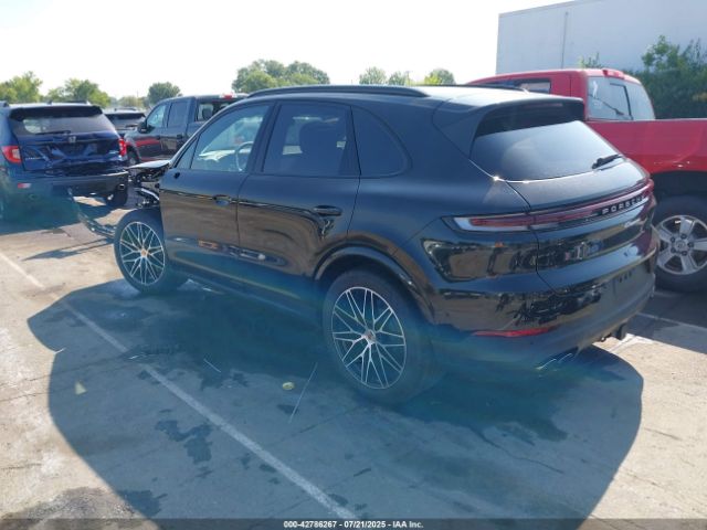 2025 PORSCHE CAYENNE WP1AA2AYXSDA01474 Photo 2