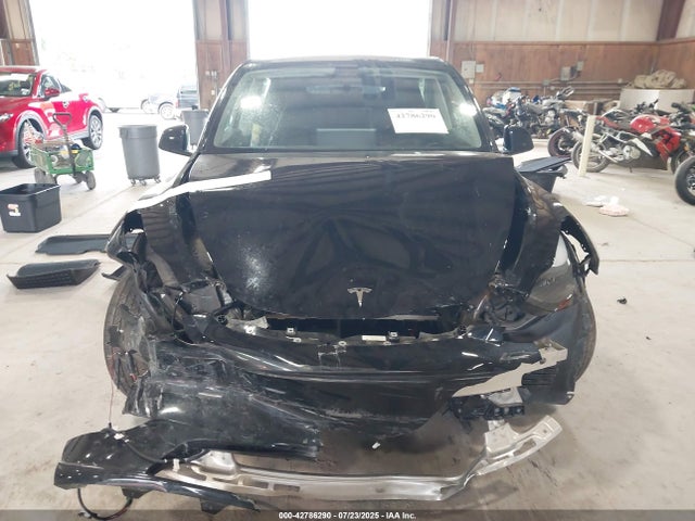 Tesla Model Y 2024 7SAYGDEE1RF200204 Image 13