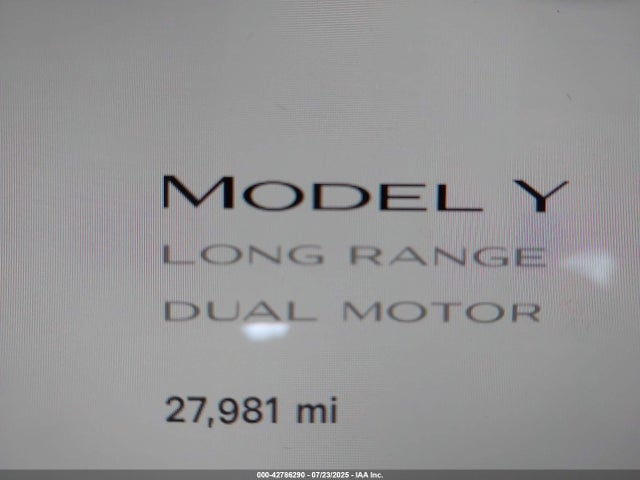 Tesla Model Y 2024 7SAYGDEE1RF200204 Image 16