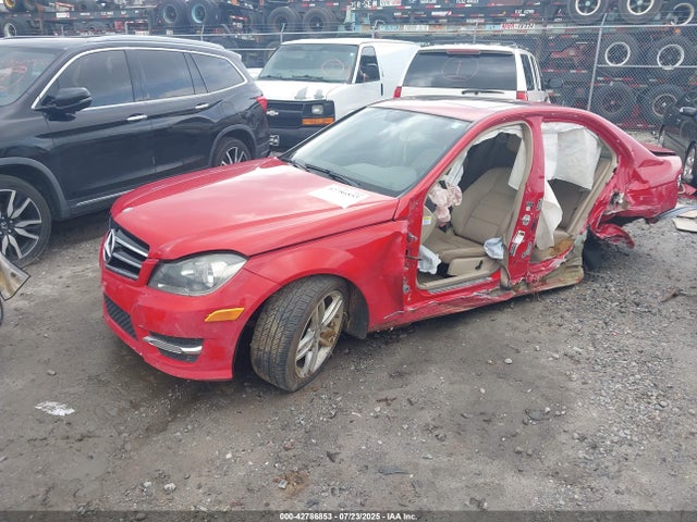 Mercedes-Benz 2014 2014 WDDGF4HB1EA950840 Image 2