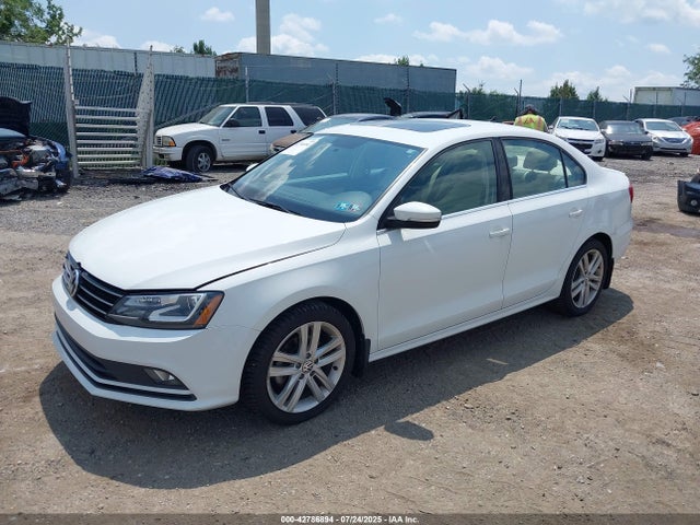 3VWL17AJ9FM400023 Volkswagen 2015
