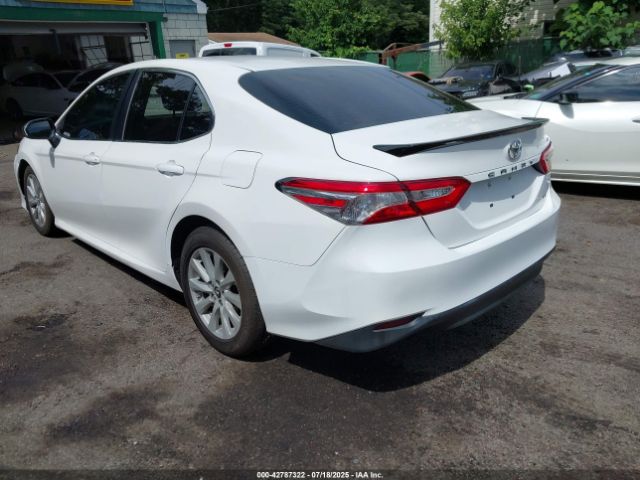 2018 TOYOTA CAMRY 4T1B11HK7JU089380 Photo 2