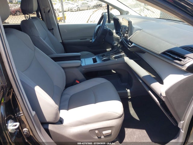 5TDZSKFCXRS111647 Toyota a25a-fxs