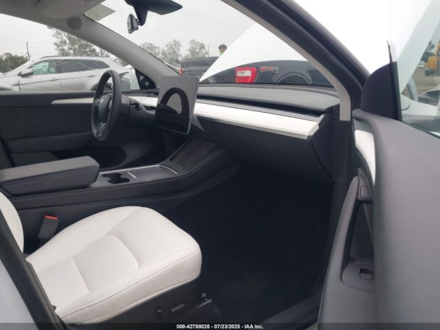 2023 TESLA MODEL Y 7SAYGDEE2PF623287 Photo 4