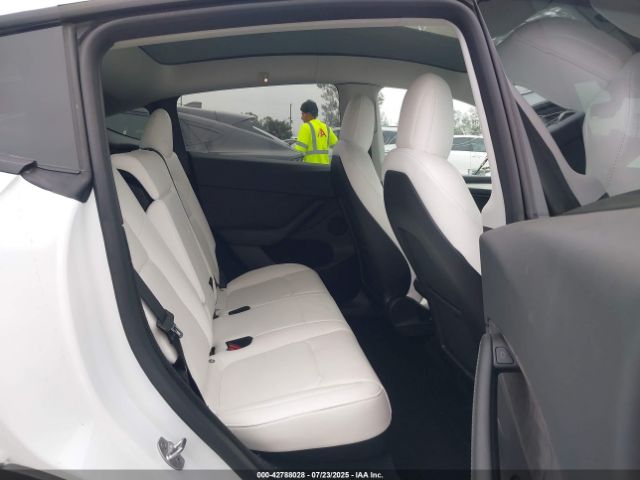 2023 TESLA MODEL Y 7SAYGDEE2PF623287 Photo 7