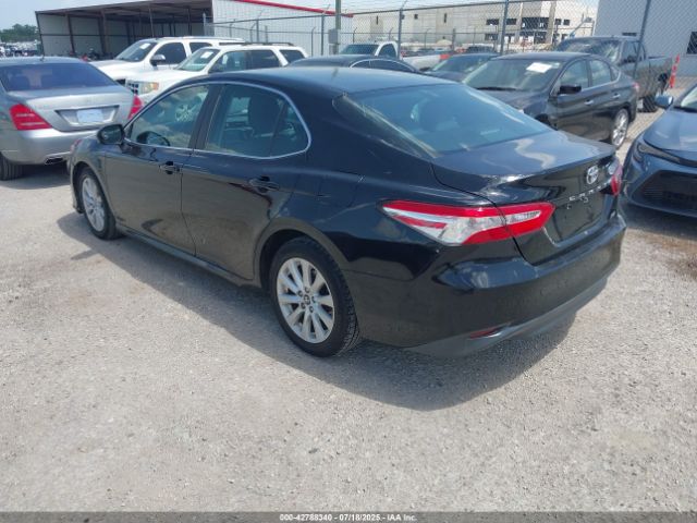 2018 TOYOTA CAMRY 4T1B11HK8JU658673 Photo 2