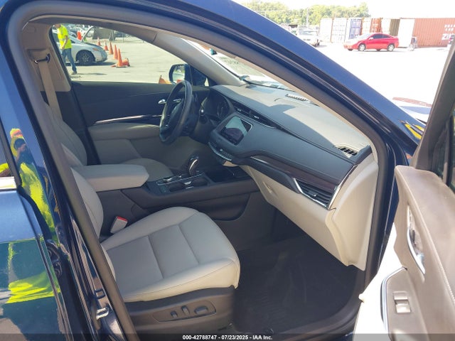 2019 CADILLAC XT4 1GYAZAR45KF145275 Photo 4