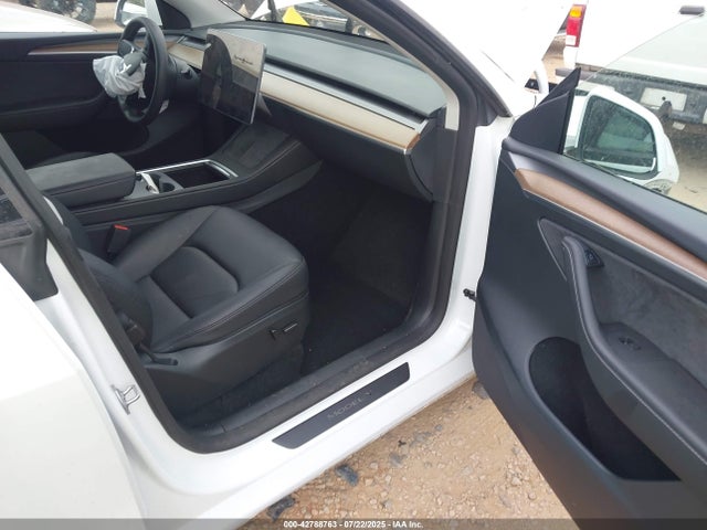 2023 TESLA MODEL Y 7SAYGDEE6PF760264 Photo 4