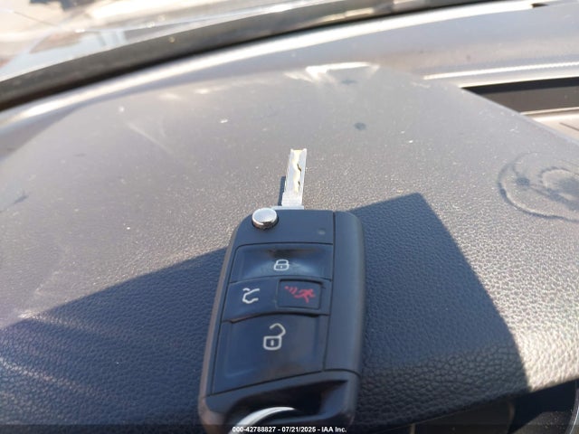 3VV0B7AX0JM206272 Volkswagen Tiguan