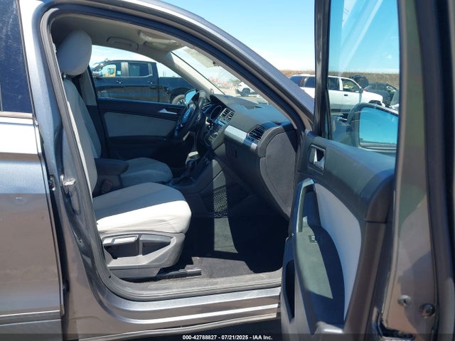 3VV0B7AX0JM206272 Volkswagen Tiguan