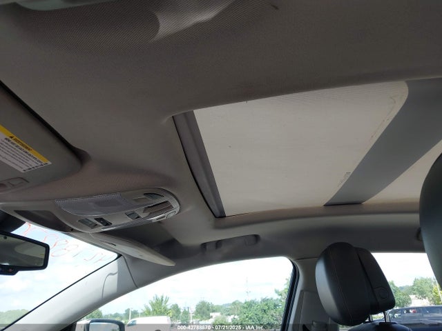 1G4GB5G3XEF131202 Buick lfx
