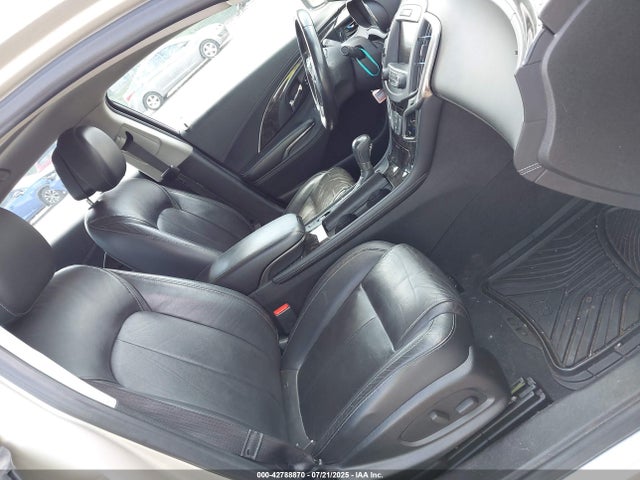 1G4GB5G3XEF131202 Buick lfx