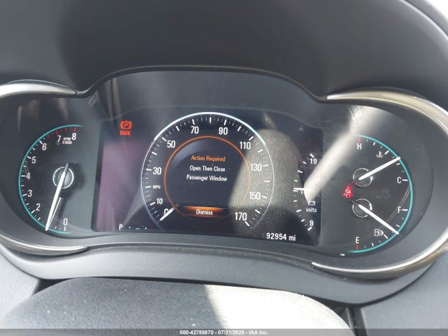 1G4GB5G3XEF131202 Buick lfx