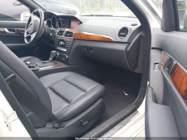 2012 MERCEDES-BENZ C 250 WDDGF4HB9CR193961 Photo 4