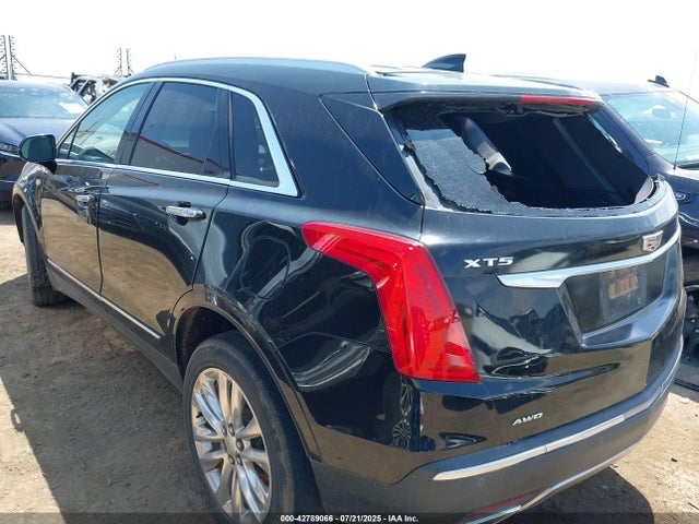 2017 CADILLAC XT5 1GYKNFRS2HZ103133 Photo 2