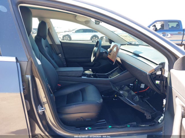 2018 TESLA MODEL 3 5YJ3E1EA8JF123683 Photo 4