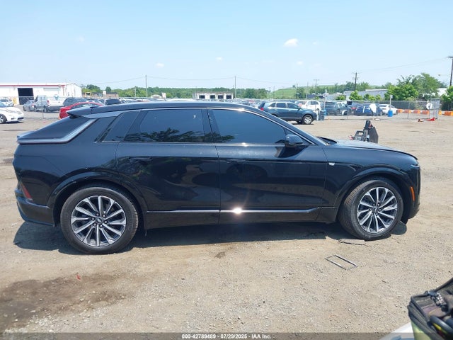 1GYKPVRL9RZ117402 Cadillac x0e + ec6