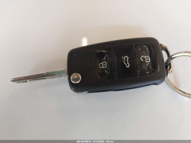 1VWAT7A35GC045728 Volkswagen 1.8t
