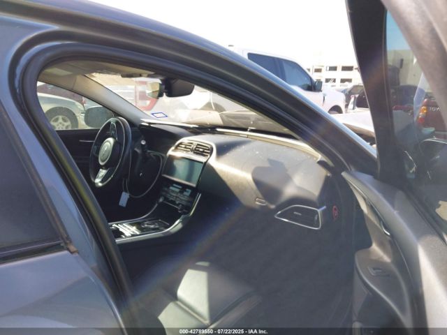 2019 JAGUAR XE SAJAE4FXXKCP49800 Photo 4